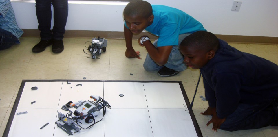Extension Service Teaches Robotics